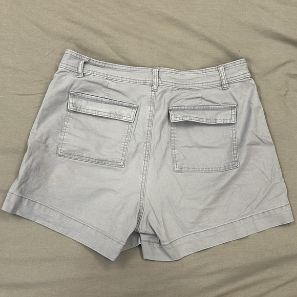 Women’s shorts - Picture 2 of 3